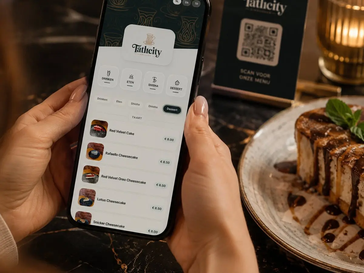 Gast gebruikt het mobiele MenuCode-menu